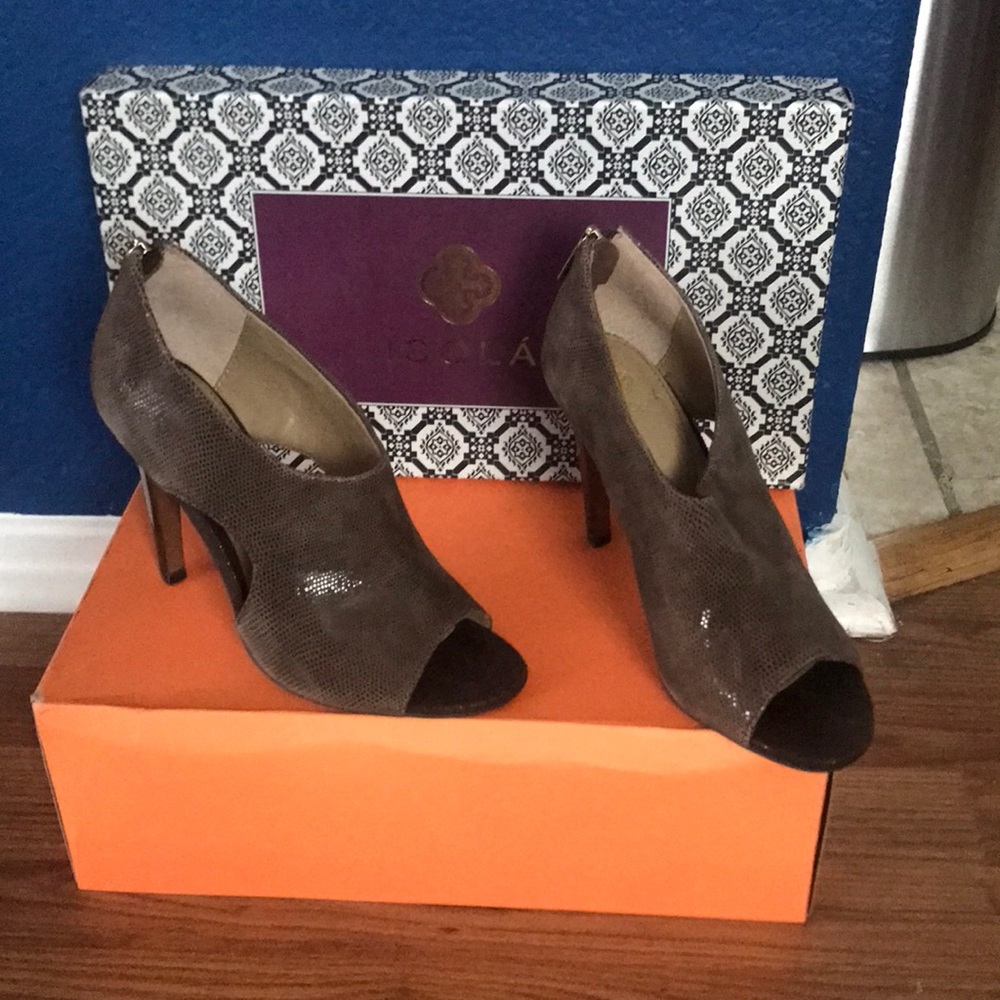 Snake skin 3 inch heels with back zipper